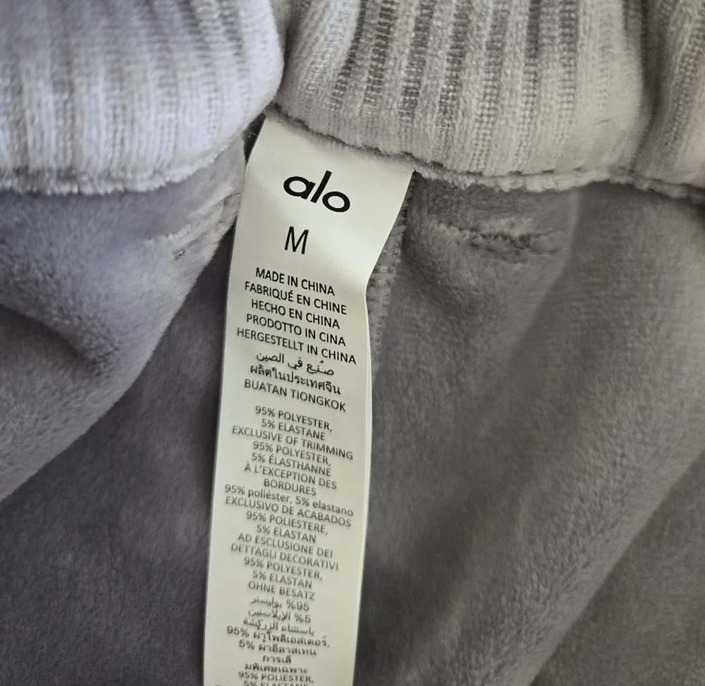 Alo Yoga Velour Baller Skirt in Fog sz MEDIUM